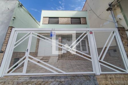 Casa para alugar com 209m², 3 quartos e 1 vaga Casa para alugar com 209m², 3 quartos e 1 vagaFachada
