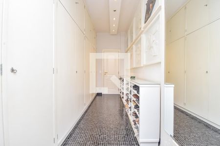 Apartamento à venda com 343m², 3 quartos e 2 vagas Apartamento à venda com 343m², 3 quartos e 2 vagasCorredor social serviço