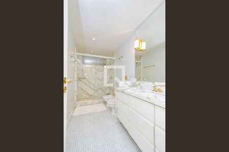 Apartamento à venda com 343m², 3 quartos e 2 vagas Apartamento à venda com 343m², 3 quartos e 2 vagasBanheiro Social