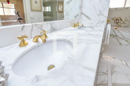 Apartamento à venda com 343m², 3 quartos e 2 vagas Apartamento à venda com 343m², 3 quartos e 2 vagasBanheiro do Quarto 3