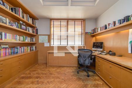 Apartamento à venda com 343m², 3 quartos e 2 vagas Apartamento à venda com 343m², 3 quartos e 2 vagasEscritório