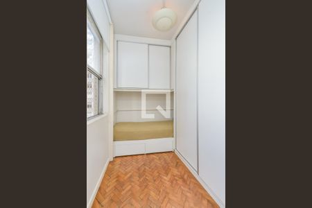 Apartamento à venda com 343m², 3 quartos e 2 vagas Apartamento à venda com 343m², 3 quartos e 2 vagasQuarto de Serviço