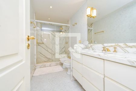 Apartamento à venda com 343m², 3 quartos e 2 vagas Apartamento à venda com 343m², 3 quartos e 2 vagasBanheiro Social