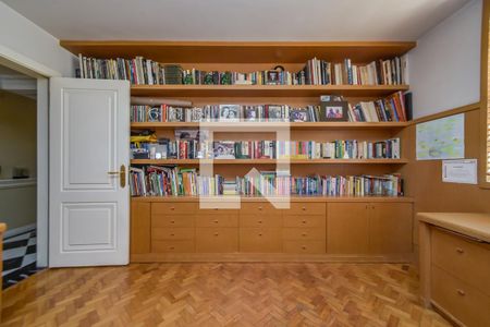 Apartamento à venda com 343m², 3 quartos e 2 vagas Apartamento à venda com 343m², 3 quartos e 2 vagasEscritório