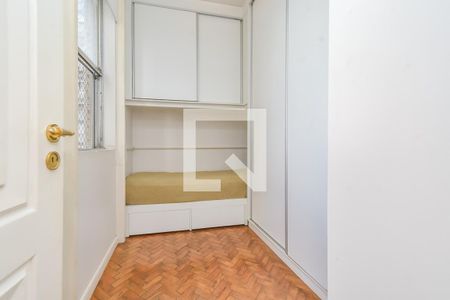 Apartamento à venda com 343m², 3 quartos e 2 vagas Apartamento à venda com 343m², 3 quartos e 2 vagasQuarto de Serviço