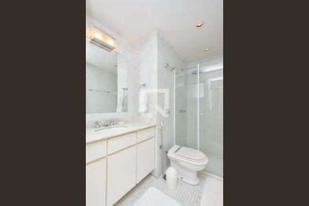 Apartamento à venda com 343m², 3 quartos e 2 vagas Apartamento à venda com 343m², 3 quartos e 2 vagasBanheiro de serviço