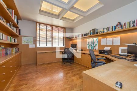 Apartamento à venda com 343m², 3 quartos e 2 vagas Apartamento à venda com 343m², 3 quartos e 2 vagasEscritório