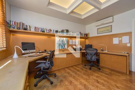 Apartamento à venda com 343m², 3 quartos e 2 vagas Apartamento à venda com 343m², 3 quartos e 2 vagasEscritório