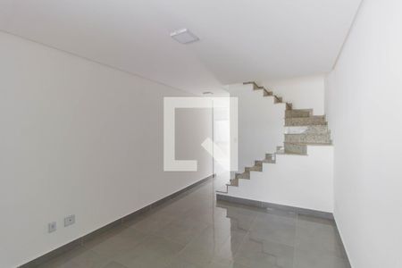 Sala de casa à venda com 3 quartos, 90m² em Vila Darli, São Paulo