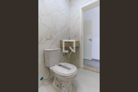 Casa à venda com 90m², 3 quartos e 2 vagas Casa à venda com 90m², 3 quartos e 2 vagasBanheiro da Suíte