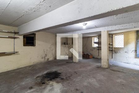 Casa à venda com 360m², 4 quartos e 5 vagasPorão