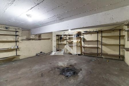 Casa à venda com 360m², 4 quartos e 5 vagasPorão