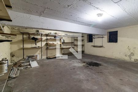 Casa à venda com 360m², 4 quartos e 5 vagasPorão