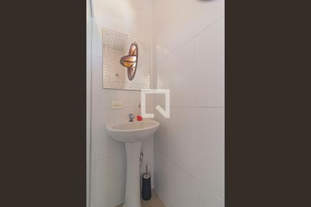 Banheiro de kitnet/studio para alugar com 1 quarto, 23m² em Mercês, Curitiba