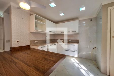 Sala de casa de condomínio à venda com 2 quartos, 125m² em Itaipu, Niterói