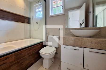 Casa de condomínio à venda com 125m², 2 quartos e 2 vagas Casa de condomínio à venda com 125m², 2 quartos e 2 vagasBanheiro da Suíte