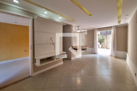 Sala de casa de condomínio à venda com 2 quartos, 125m² em Itaipu, Niterói