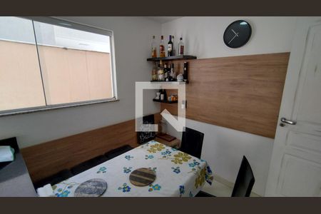 Casa à venda com 240m², 5 quartos e 2 vagascozinha