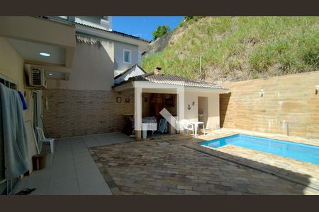 Casa à venda com 240m², 5 quartos e 2 vagasarea gourmet