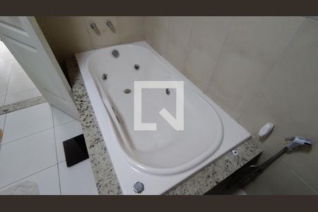 Casa à venda com 240m², 5 quartos e 2 vagasquarto 2 - suite/varanda/closet