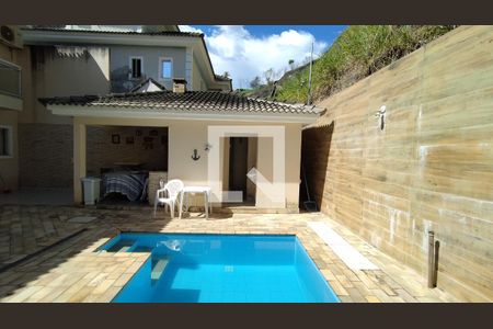 Casa à venda com 240m², 5 quartos e 2 vagasarea gourmet