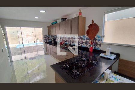 Casa à venda com 240m², 5 quartos e 2 vagascozinha