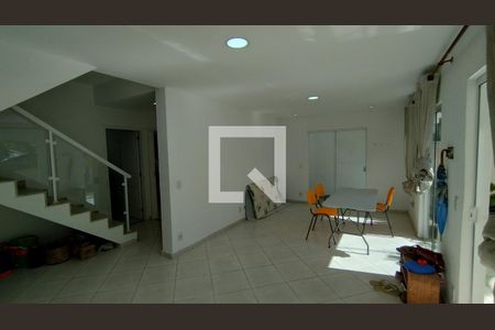 sala de casa à venda com 5 quartos, 240m² em Pechincha, Rio de Janeiro
