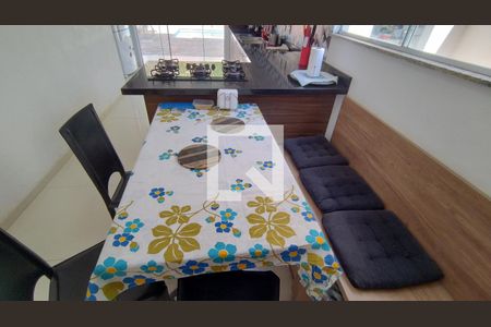 Casa à venda com 240m², 5 quartos e 2 vagascozinha