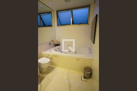 Casa à venda com 267m², 3 quartos e 4 vagasBanheiro Quarto 2