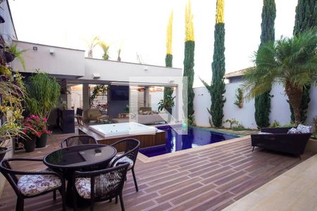 Casa à venda com 267m², 3 quartos e 4 vagasÁrea externa