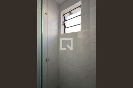Banheiro de kitnet/studio para alugar com 0 quarto, 27m² em Cavalhada, Porto Alegre