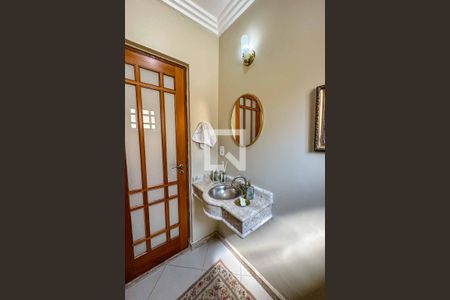 Casa à venda com 220m², 3 quartos e 3 vagasBanheiro