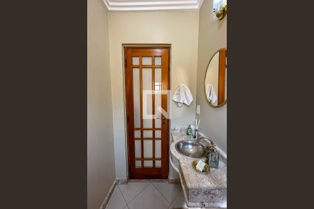 Casa à venda com 220m², 3 quartos e 3 vagasBanheiro