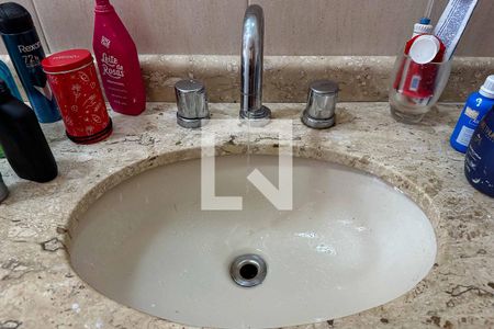 Casa à venda com 220m², 3 quartos e 3 vagasBanheiro