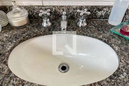 Casa à venda com 220m², 3 quartos e 3 vagasBanheiro