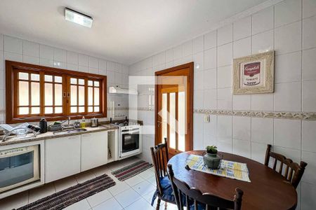 Casa à venda com 220m², 3 quartos e 3 vagasCozinha
