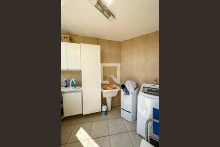 Casa à venda com 220m², 3 quartos e 3 vagasÁrea de Serviço