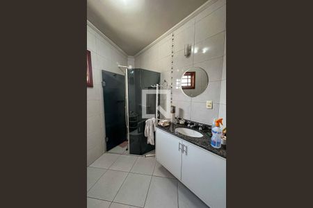 Casa à venda com 220m², 3 quartos e 3 vagasBanheiro