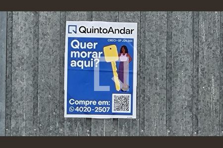 Apartamento para alugar com 65m², 3 quartos e 1 vagaPlaquinha instalada no portão do imóvel