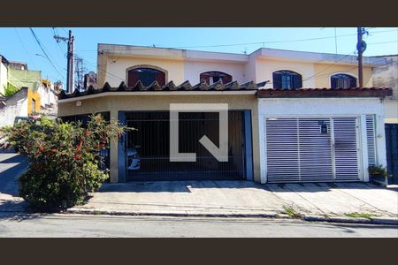 Casa à venda com 116m², 3 quartos e 2 vagasFachada