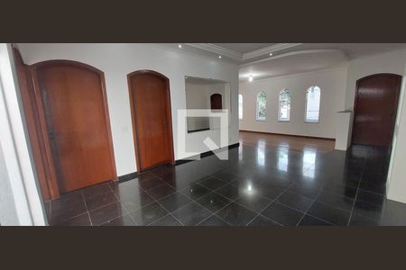 Sala2 de casa para alugar com 3 quartos, 402m² em Vila Valparaiso, Santo André