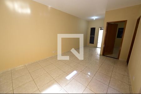 Sala de casa para alugar com 3 quartos, 125m² em Residencial Santa Fé, Goiânia