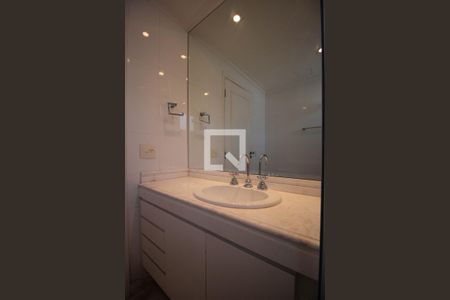 Apartamento à venda com 334m², 4 quartos e 6 vagasBanheiro da Suíte 3