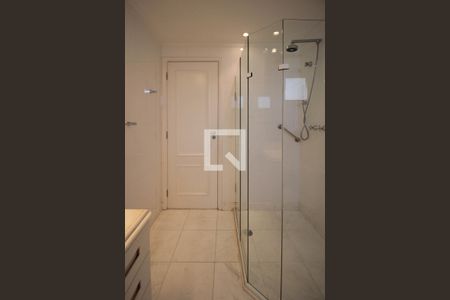 Apartamento à venda com 334m², 4 quartos e 6 vagasBanheiro da Suíte 4