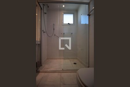 Apartamento à venda com 334m², 4 quartos e 6 vagasBanheiro da Suíte 3