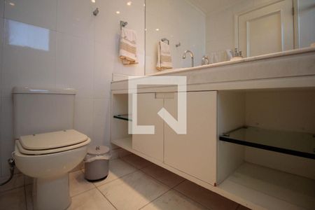 Apartamento à venda com 334m², 4 quartos e 6 vagasBanheiro da Suíte 1