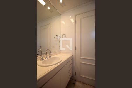 Apartamento à venda com 334m², 4 quartos e 6 vagasBanheiro da Suíte 2