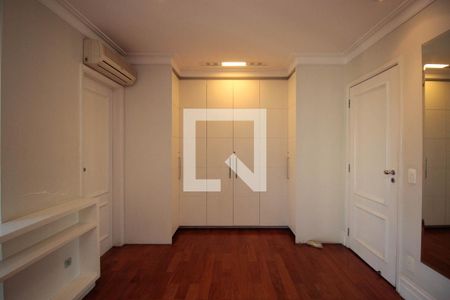 Apartamento à venda com 334m², 4 quartos e 6 vagasSuíte 2