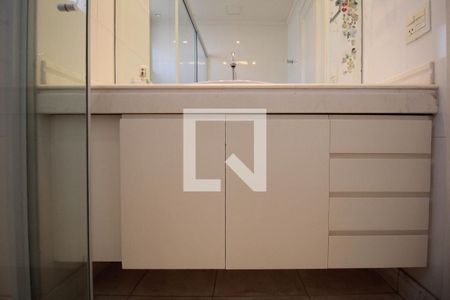 Apartamento à venda com 334m², 4 quartos e 6 vagasBanheiro da Suíte 2