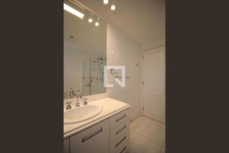 Apartamento à venda com 334m², 4 quartos e 6 vagasBanheiro da Suíte 4